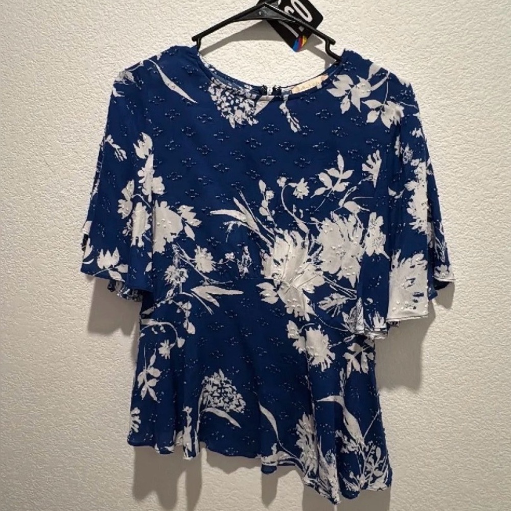 Altar’d State blouse size S